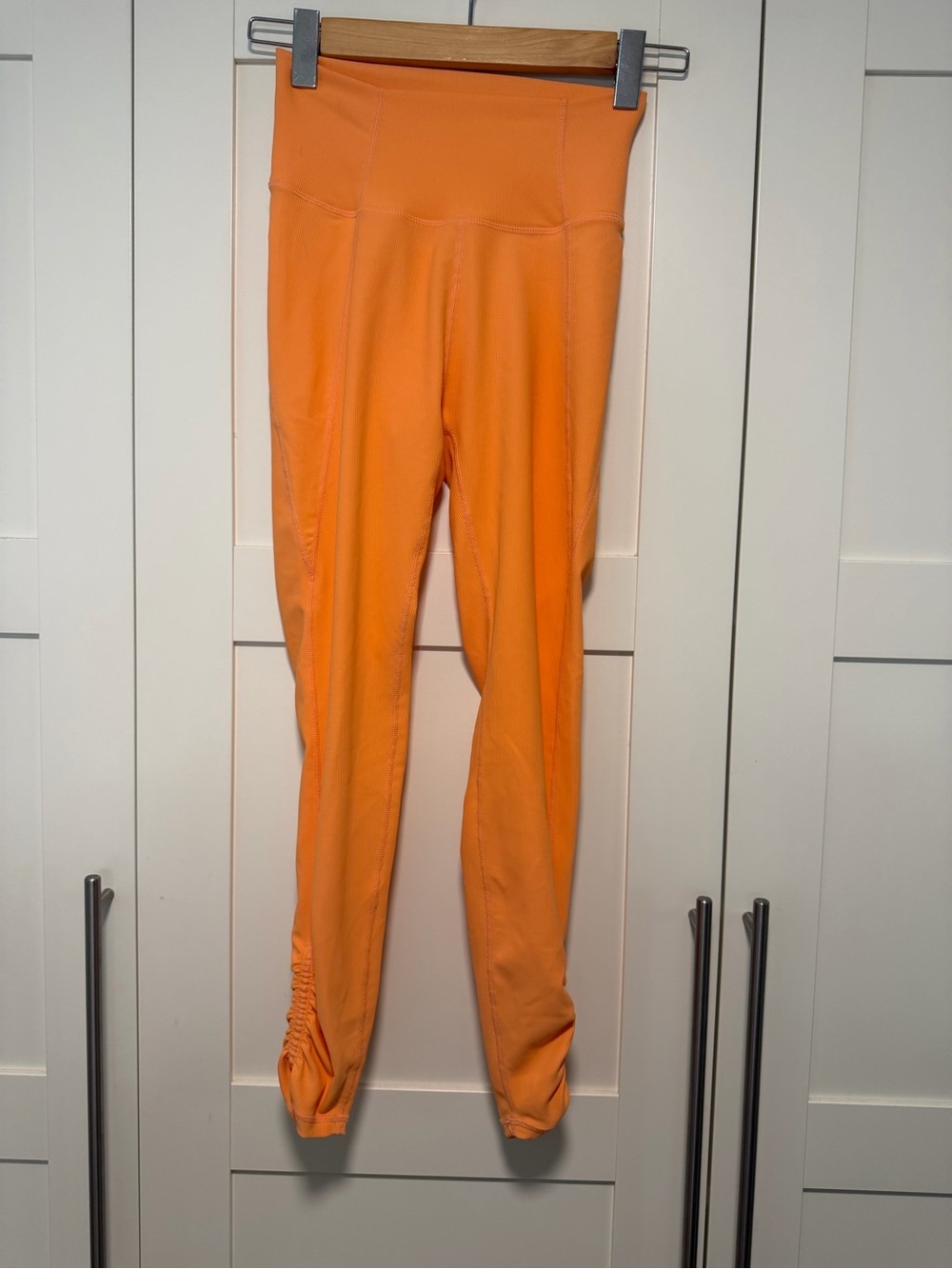 Wilo The Label Peach Ribbed Leggings with ruching at ankle NWOt